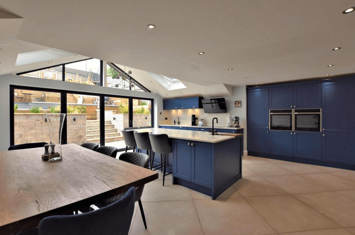 Kitchen extension with inside-outside living space